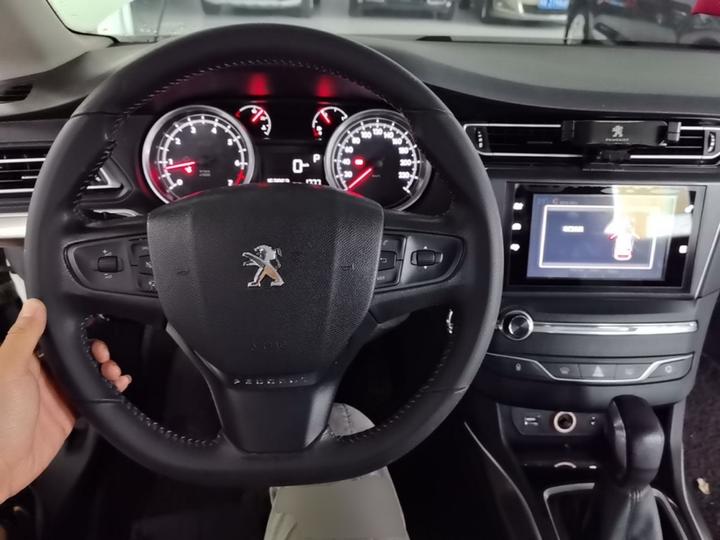408 2015 1.2T AT Luxury photo 5