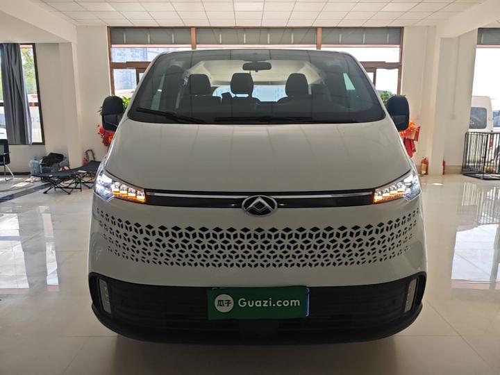MAXUS V70 2023 2.0T Elite AT Short Wheelbase 5/6-Seater photo 2