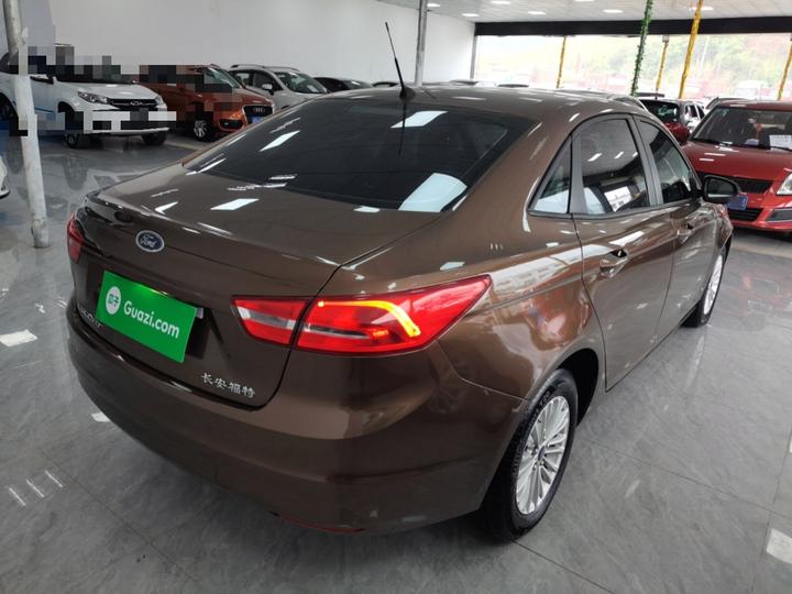 Escort 2015 1.5L MT Comfort photo 4