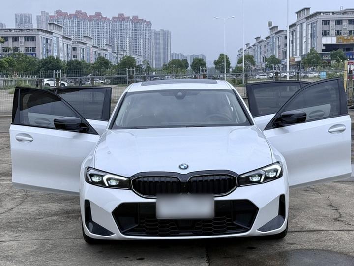 3 Series 2025 330Li M M Sport Night Package photo 2