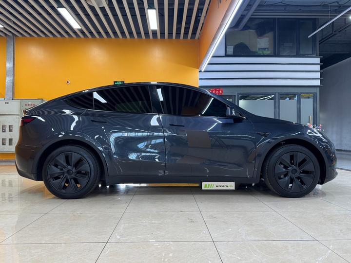 Model Y 2024 RWD photo 5