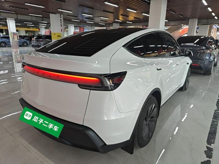 Model Y 2025 RWD photo 6