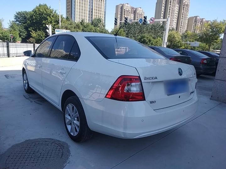Rapid 2016 1.6L AT photo 4