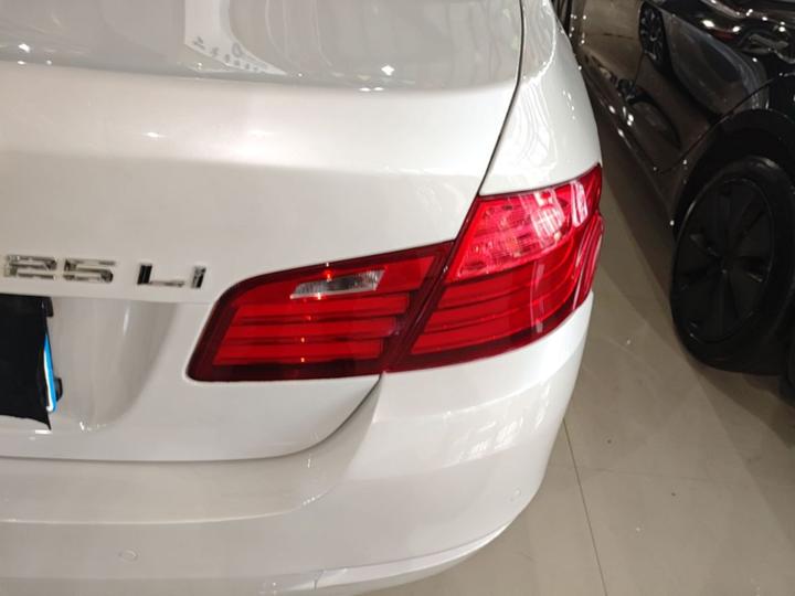 5 Series 2017 525Li Leading photo 7