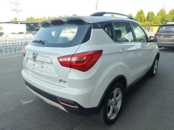 CS35 2017 1.6L AT Premium photo 6