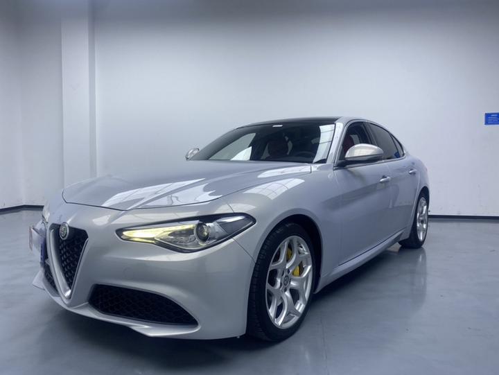 Alfa Romeo Giulia 2020 2.0T 280HP VIRTU