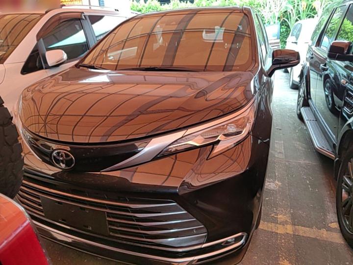 Sienna 2024 2.5L Hybrid AWD Luxury photo 2