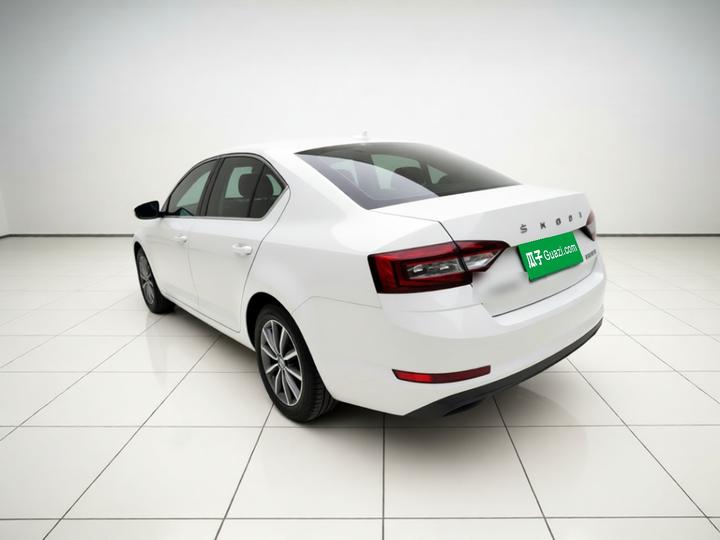 Octavia 2022 1.5L AT Comfort photo 4