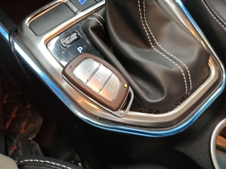 ix25 2017 1.6L AT Smart photo 8