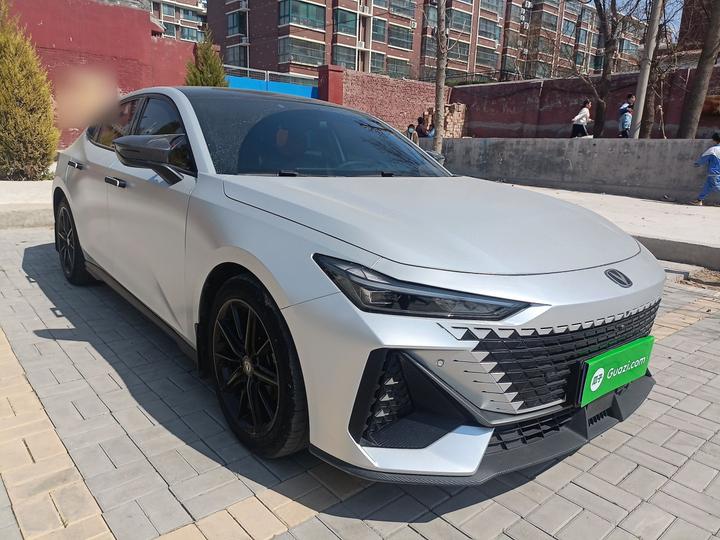 UNI-V 2022 1.5T Premium photo 3
