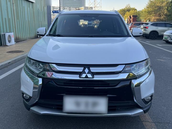 Outlander 2016 2.4L AWD Elite 5-Seater photo 2