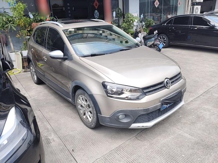 2014 1.6L Cross Polo AT photo 3