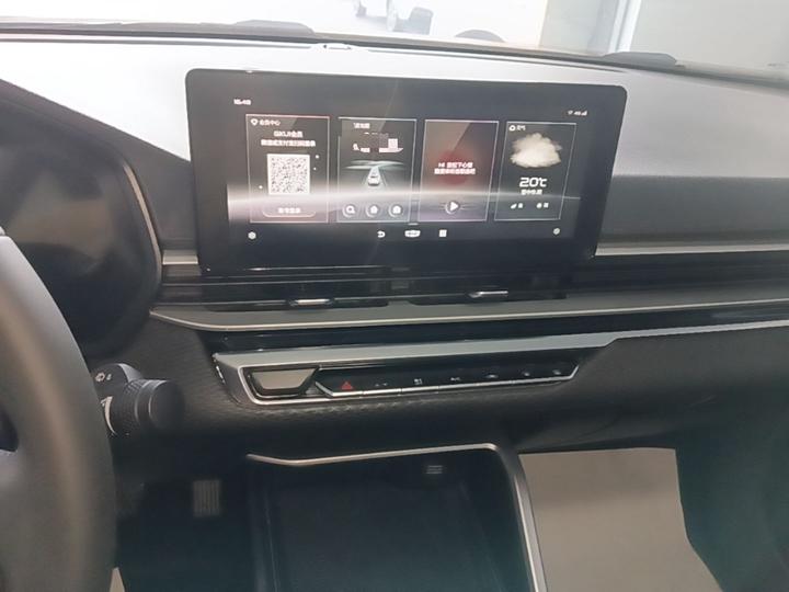 Emgrand 2022 4 1.5L MT Luxury photo 8