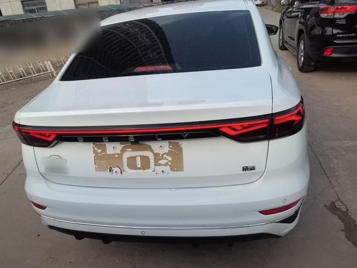 Emgrand 2022 4 1.5L CVT Flagship photo 5