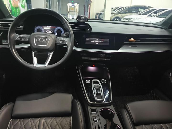 A3 2025 A3L Limousine 35TFSI Flying Spur Exclusive photo 6