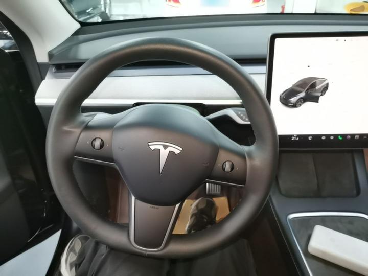 Model Y 2024 RWD photo 6