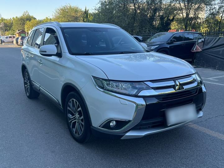 Outlander 2016 2.4L AWD Elite 5-Seater photo 3