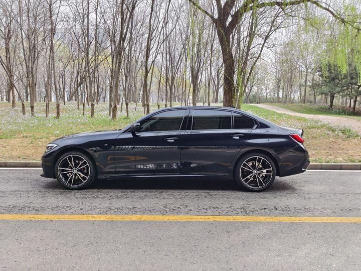 3 Series 2022 325Li M Sport Package photo 4