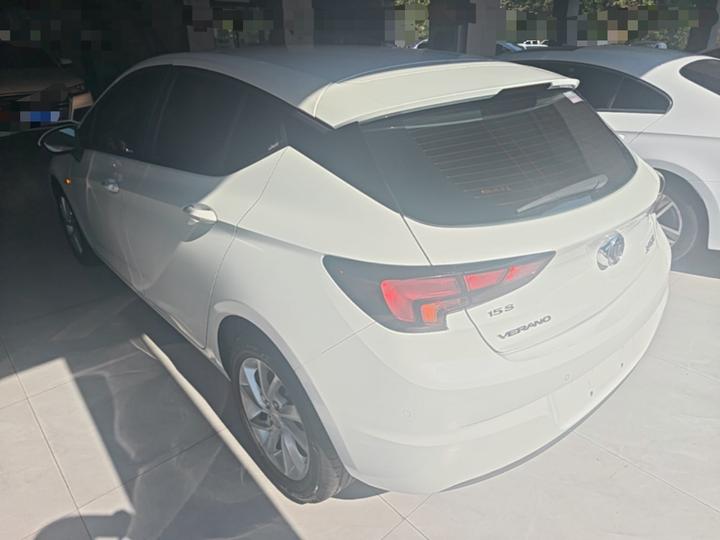 Verano 2016 Hatchback 15S AT Progressive photo 4