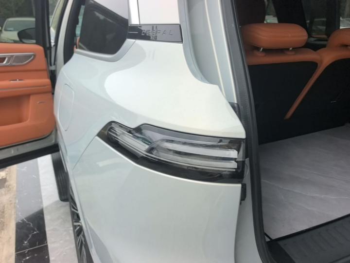Deepal S09 2025 AWD Ultra+ photo 4