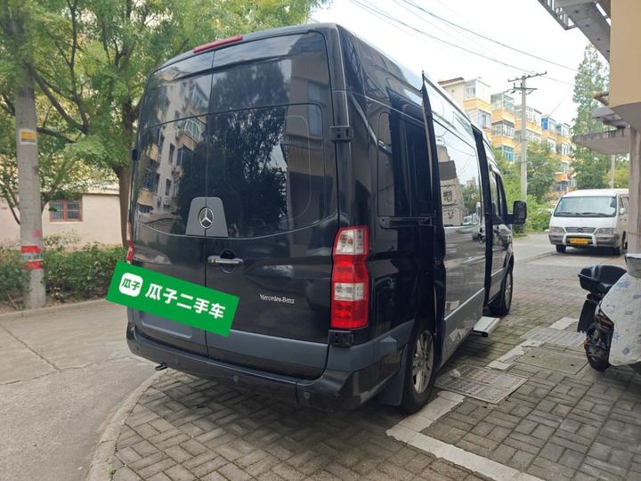 View 2022 2.0T Luxury 2.0T MT Long Wheelbase 9-Seater photo 6