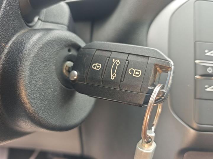 C4 2018 1.6L MT Luxury photo 8