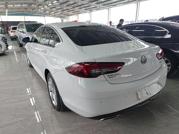 Regal 2019 Facelift 20T Luxury China VI photo 4