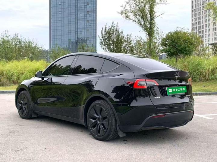Model Y 2023 RWD photo 4