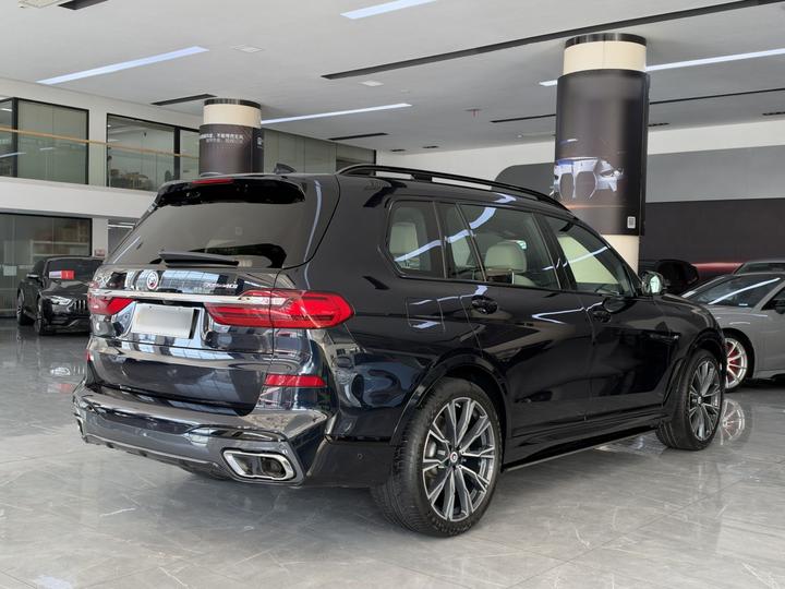 X7 2022 xDrive40i Executive M Sport Package photo 4