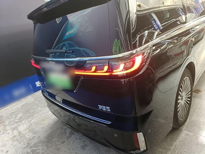 Voyah Dreamer 2025 PHEV AWD Premium photo 5