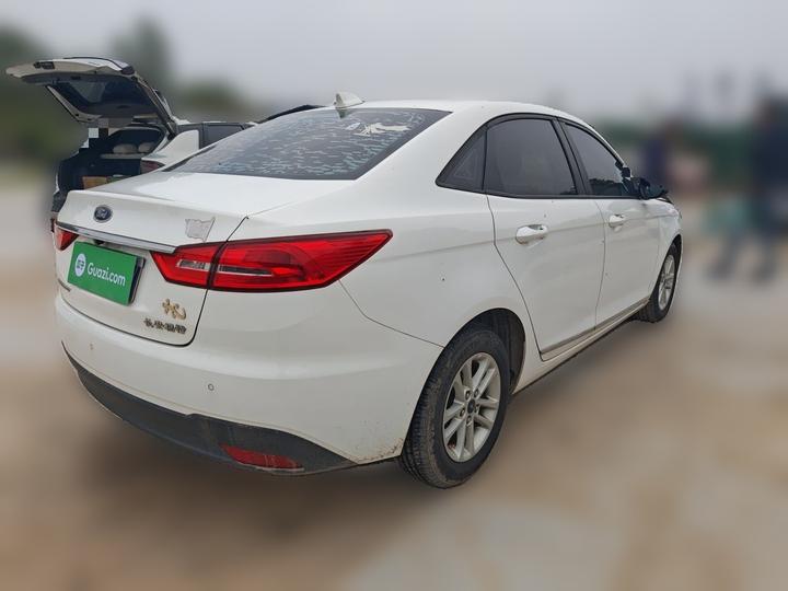 Escort 2019 1.5L MT photo 6