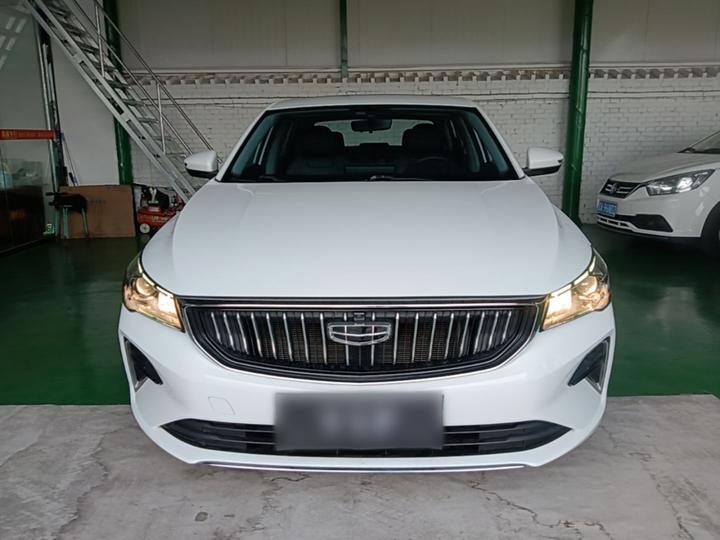 Emgrand 2022 4 1.5L MT Luxury photo 2