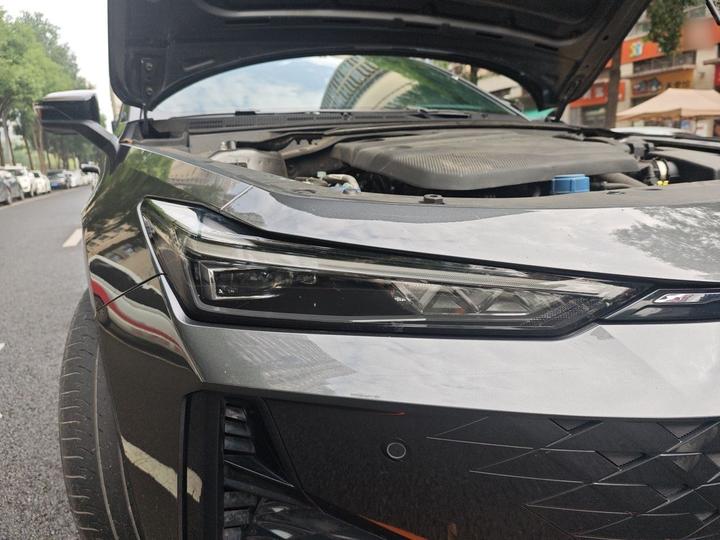 UNI-V 2024 1.5T Premium Sport photo 7