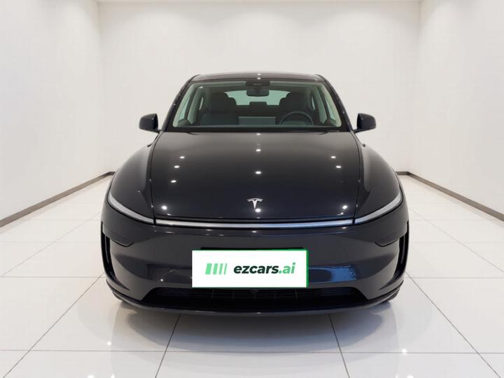 Model Y 2025 RWD Launch Edition photo 2