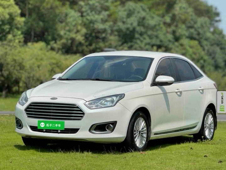 Escort 2015 1.5L AT Comfort