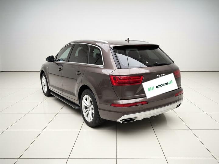 Q7 2018 45 TFSI Tech photo 4