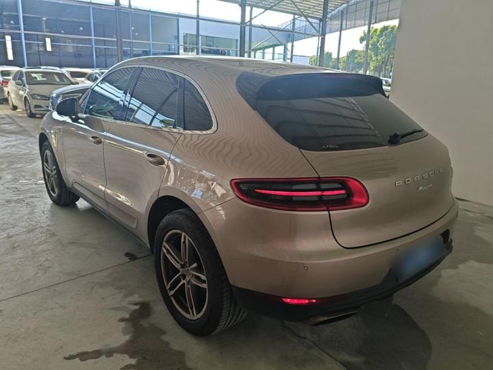 2017 Macan 2.0T photo 4
