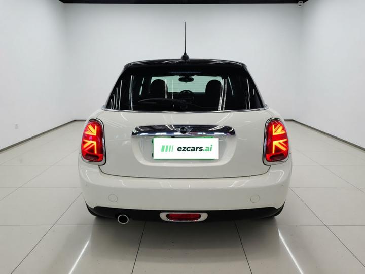 2019 1.5T COOPER 5-Door photo 3
