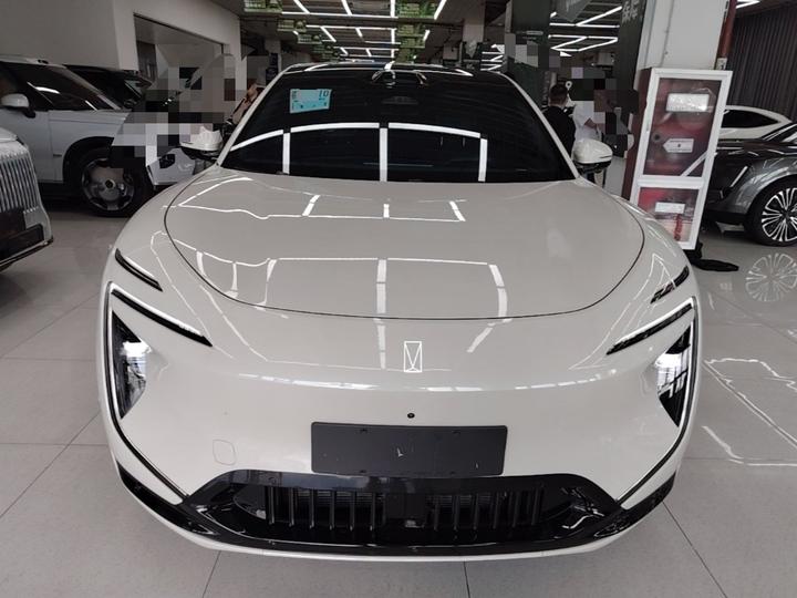 07L 2027 Max+ EV photo 2