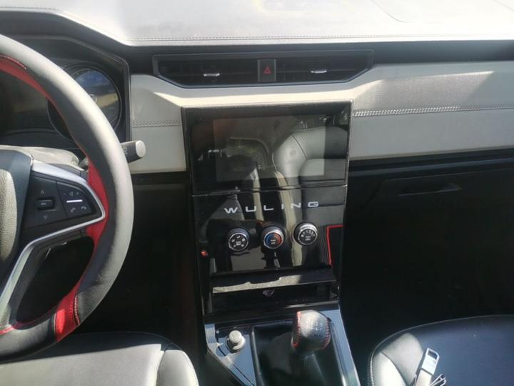 Wuling 2021 1.5T MT Luxury photo 4
