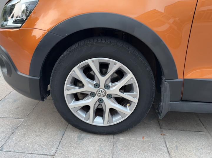 2016 1.4L Cross Polo AT photo 4
