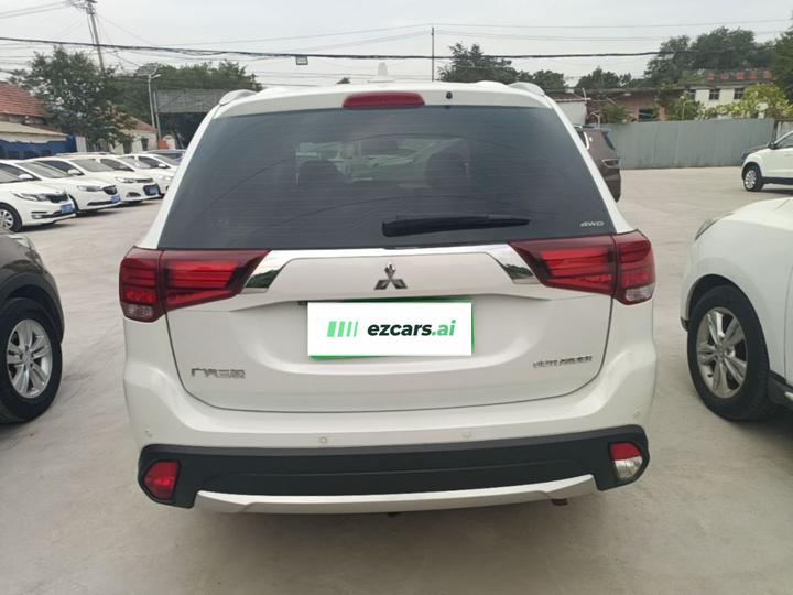 Outlander 2018 2.4L AWD Elite 5-Seater photo 3