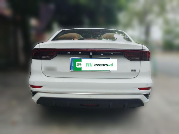 Emgrand 2022 4 1.5L CVT Premium photo 5