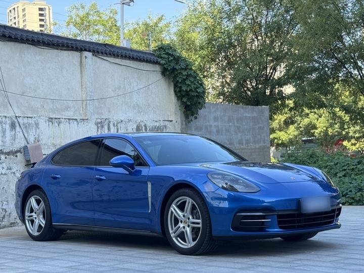 2017 Panamera Executive Extended 3.0T photo 2