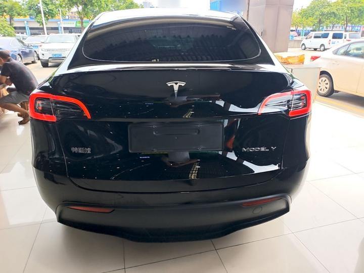 Model Y 2024 RWD photo 3