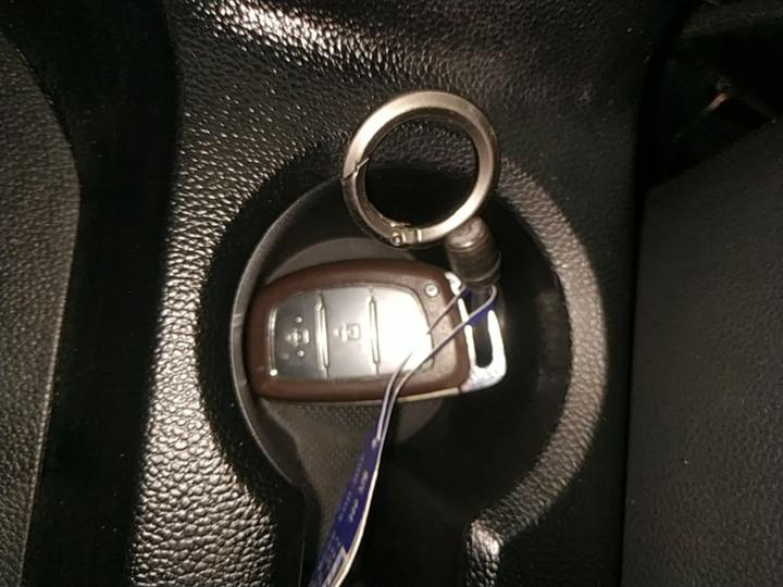 ix25 2017 1.6L AT Smart photo 8