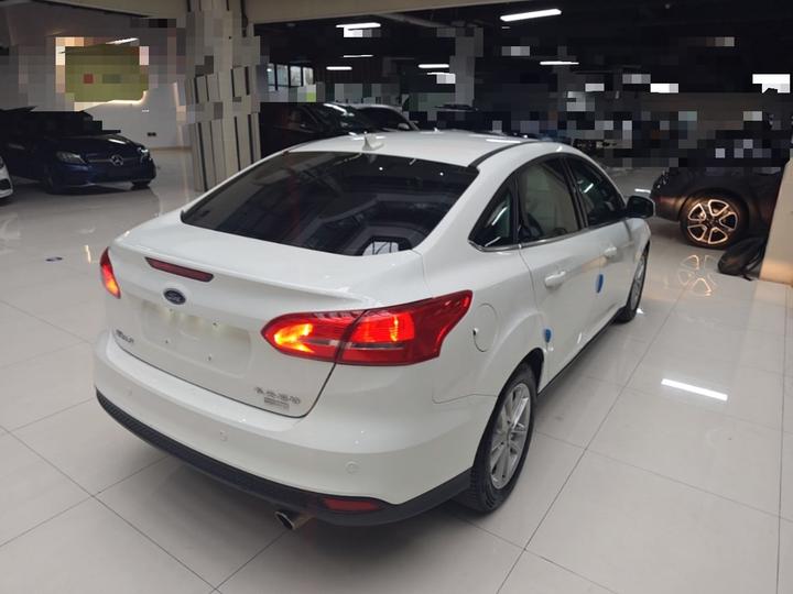 Focus 2017 Sedan EcoBoost 180 AT Elite photo 4