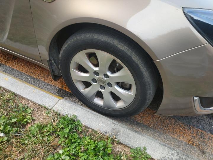 Regal 2015 1.6T Elite Tech photo 8