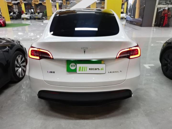 Model Y 2024 RWD photo 3