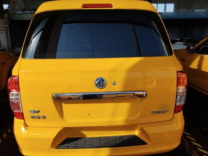 6 EV 2023 Van Standard 320km photo 3